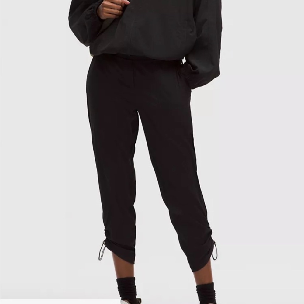 Lululemon Dance Studio Mid-Rise Cropped Pant cinched corded black size 8
